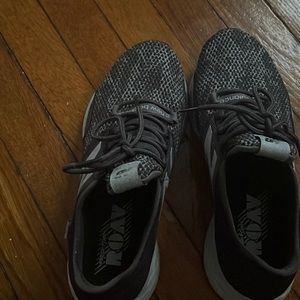 New balance Roav Mens Size 8 sneaker